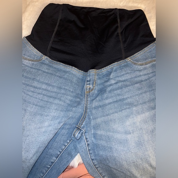 6/$15 Bundle Sale: EUC Isabel Maternity Over the Belly Cropped Distressed Jeans - Picture 3 of 5